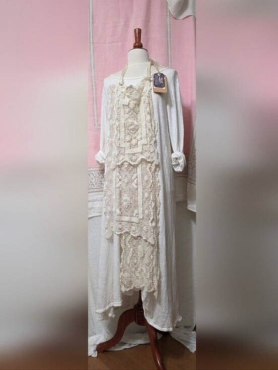 MOSSIE ANNA ARTISAN DESIGN Accessories - OVERLAY🩷CAPLETT🩷 APRON🩷 MOSSIE ANNA ARTISAN DESIGN NWT